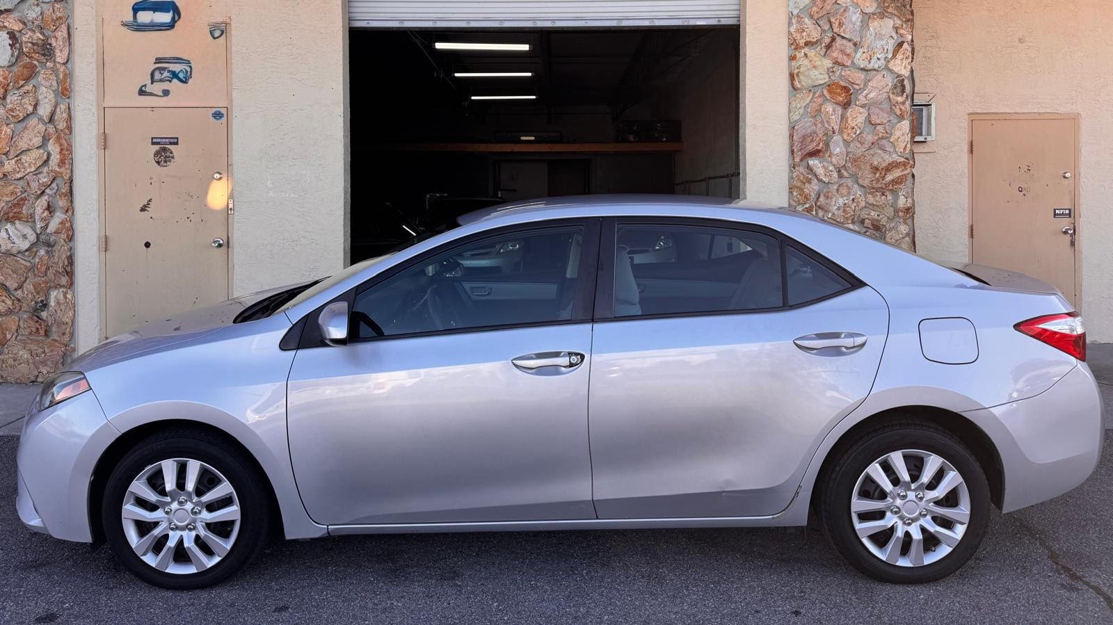 2016 Toyota Corolla LE - Imagen 7