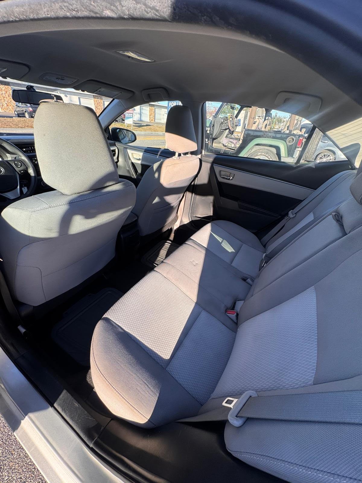 2016 Toyota Corolla LE - Imagen 5