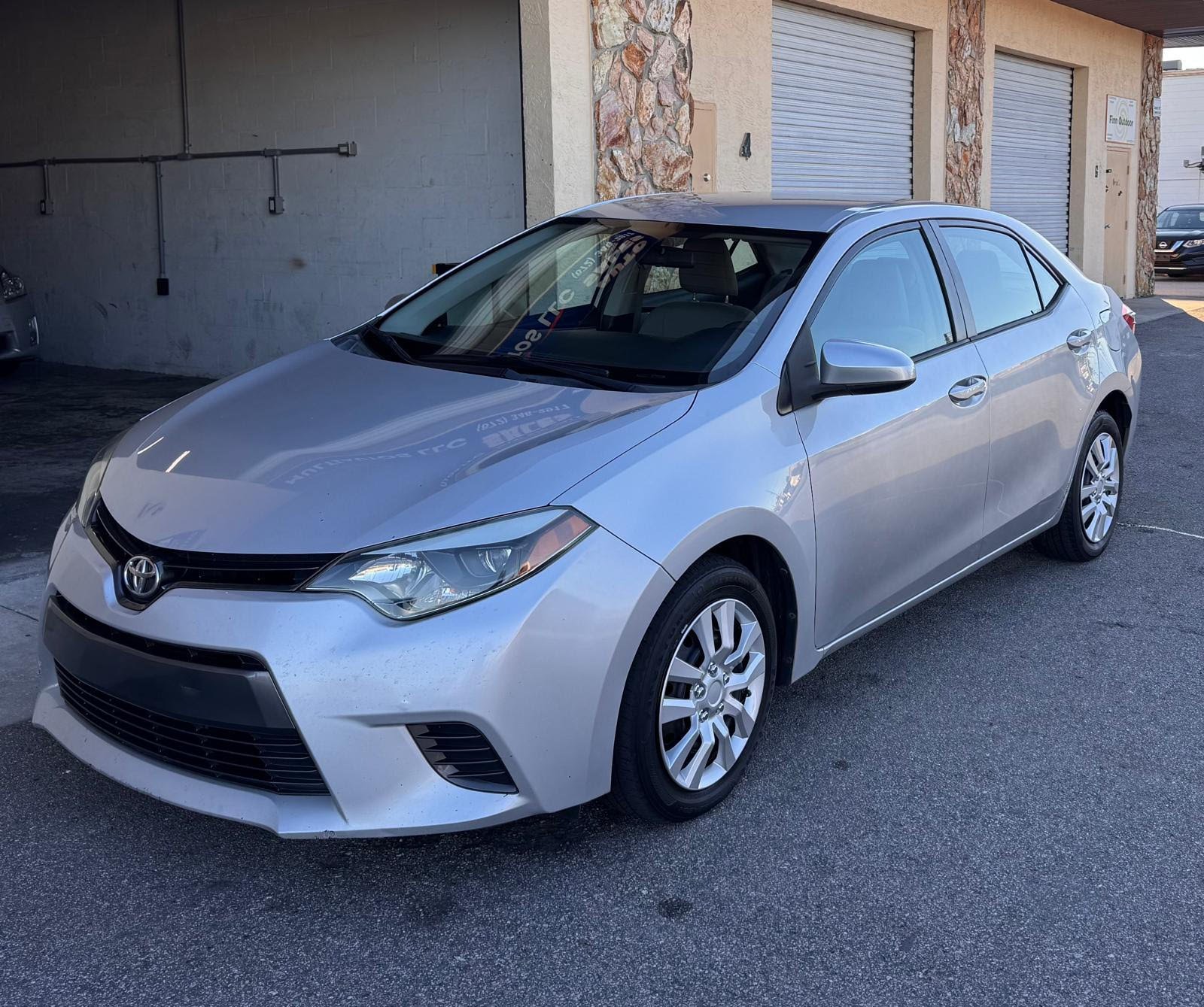 2016 Toyota Corolla LE - Imagen 10