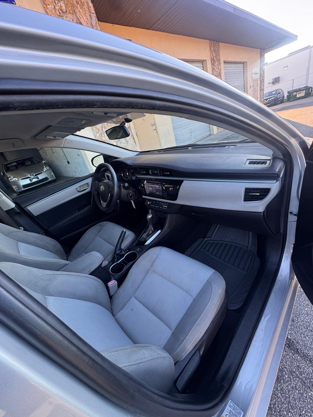 2016 Toyota Corolla LE - Imagen 9